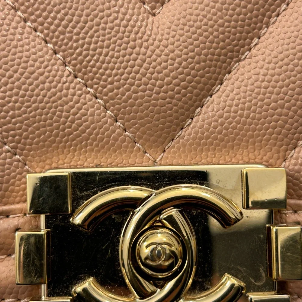 SOLD PRIVATE
Chanel Le Boy Old Medium Light Gold Hardware - Picture 9 of 16